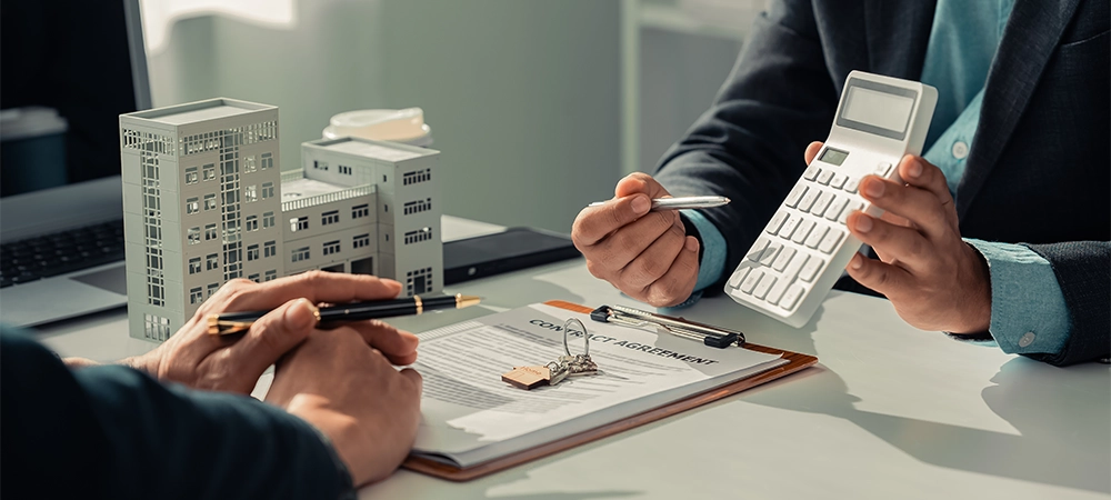 Customers who agree to sign a rental contract By explaining the details and rental conditions. Home Rental and Real Estate Sales Ideas